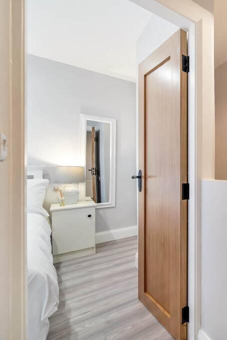 Ardoyne Lodge 'Sleeping 4 Guests' Belfast Esterno foto