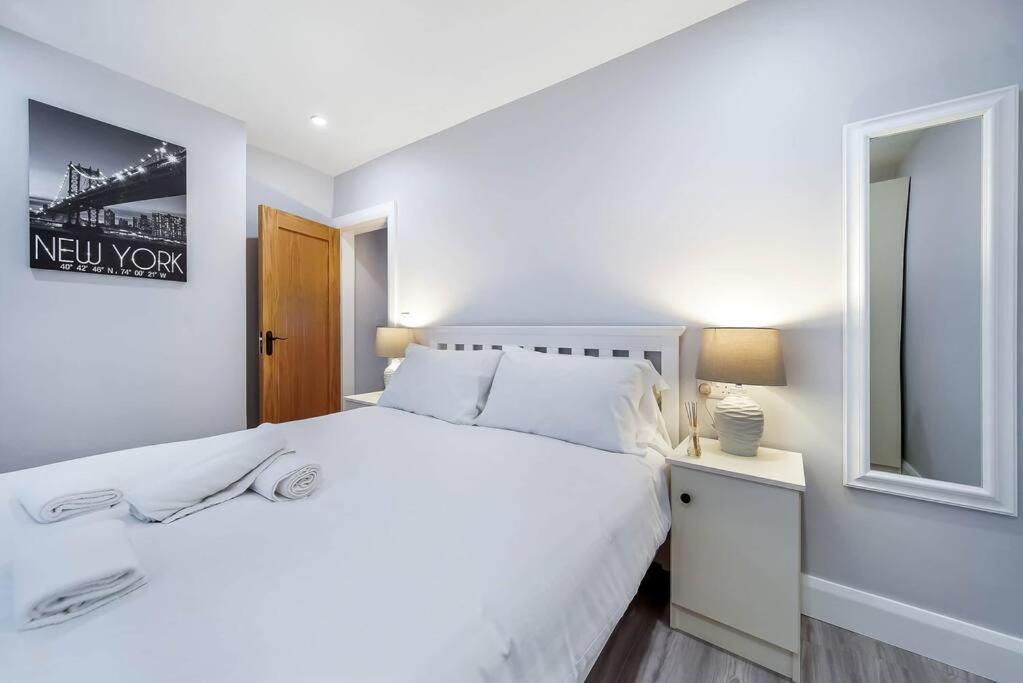 Ardoyne Lodge 'Sleeping 4 Guests' Belfast Esterno foto