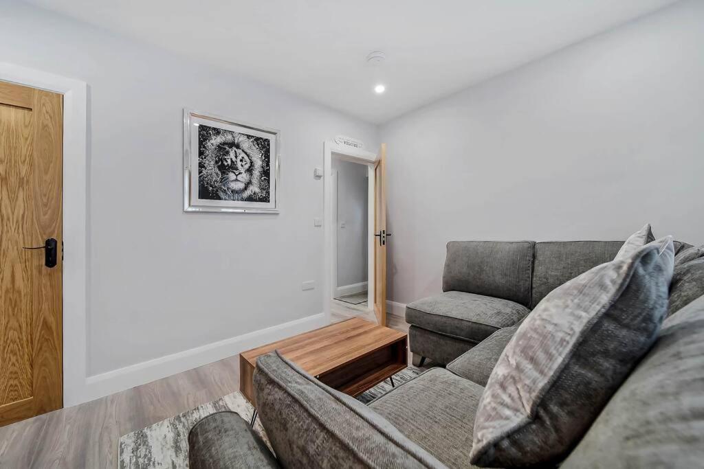 Ardoyne Lodge 'Sleeping 4 Guests' Belfast Esterno foto